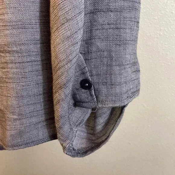 Grade Gather Rayon Nylon Oversized Gray Top Button Front Sz Small - Picture 7 of 7